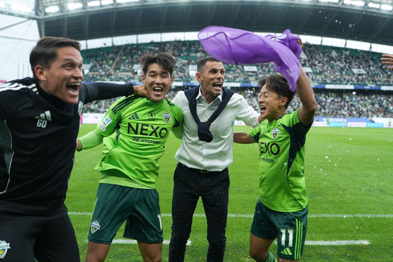 '우승 리더십'…포옛은 이적하려던 이승우도 춤추게 한다