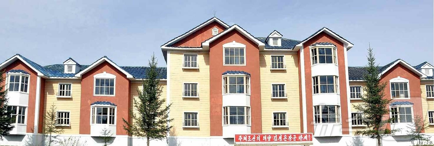 (평양 노동신문=뉴스1) = 북한 노동당 기관지 노동신문은 19일 "농촌 진흥의 새 시대와 더불어 약동하는 사회주의문명 개화의 새 생활이 나라의 손꼽히는 감자산지 백암군에도 펼쳐졌 …