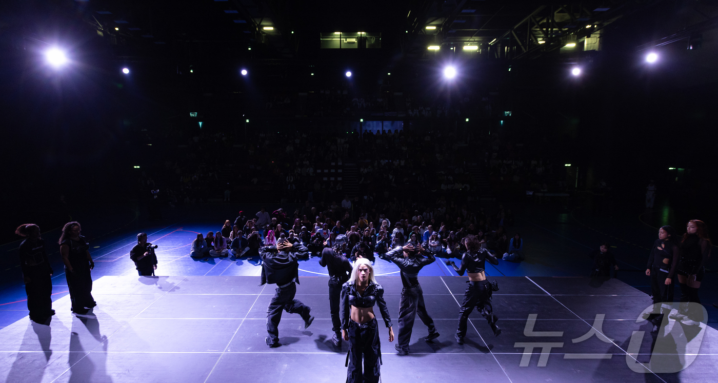 (파리=뉴스1) 이준성 기자 = 18일(현지시간) 프랑스 파리 북서쪽 인근 클리시홀에서 ‘글로벌 K-팝 컴피티션 파리 2025’(Global K-POP Competition Par …