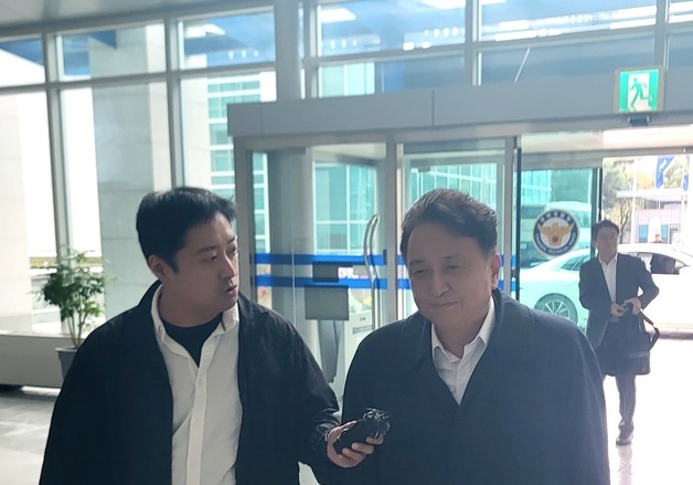김영환 충북지사, 경찰 출석