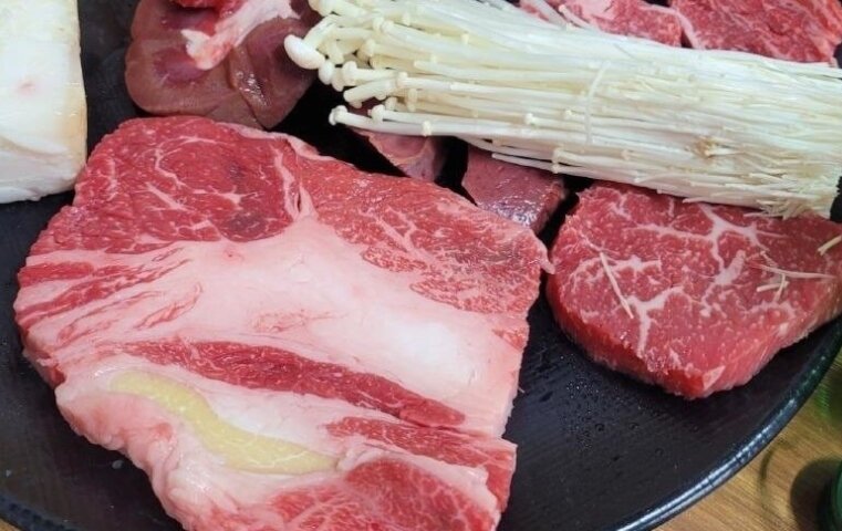 본문 이미지 - &#40;이번엔 또 소고기에도, 기름등심 논란 당시 고기 사진. 보배드림&#41;
