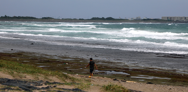 제주 해상 풍랑특보…해경, 연안 안전사고 '주의보' 발령