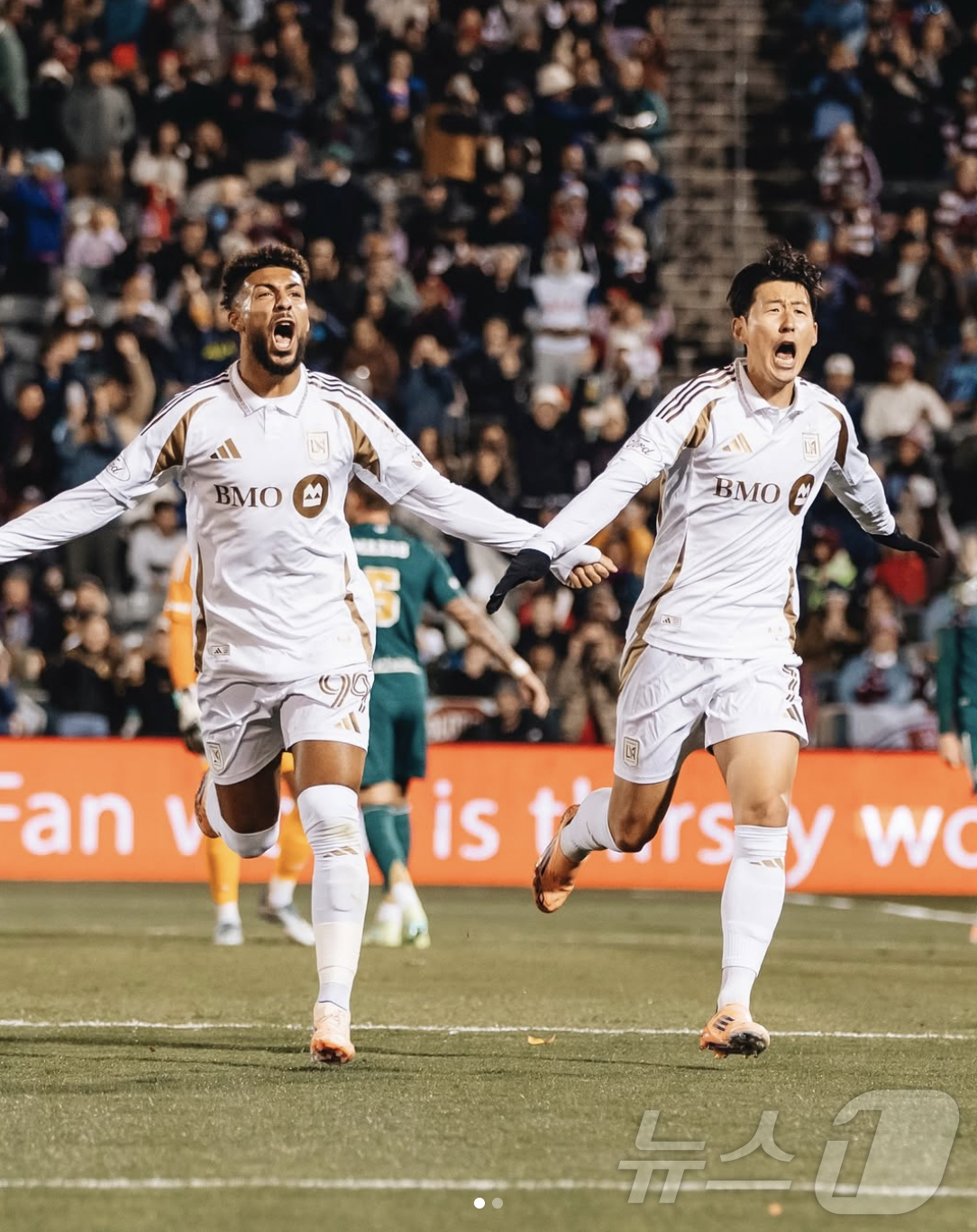 (서울=뉴스1) 김진환 기자 = LA FC의 손흥민이 19일(한국시간) 미국 콜로라도 딕스 스포팅 굿즈 파크에서 열린 콜로라도 래피즈와의 2025 미국 메이저리그사커(MLS) 정규 …