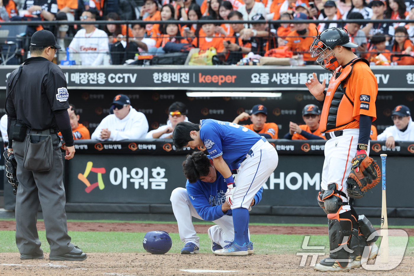 (대전=뉴스1) 김기태 기자 = 19일 대전 한화생명볼파크 열린 프로야구 2025 신한 SOL뱅크 KBO 플레이오프 2차전 삼성 라이온즈와 한화 이글스의 경기에서 5회초 1사 만루 …