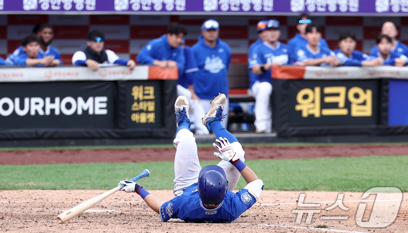 (대전=뉴스1) 김성진 기자 = 19일 대전 한화생명볼파크 열린 프로야구 2025 신한 SOL뱅크 KBO 플레이오프 2차전 삼성 라이온즈와 한화 이글스의 경기, 5회초 2사 만루 …