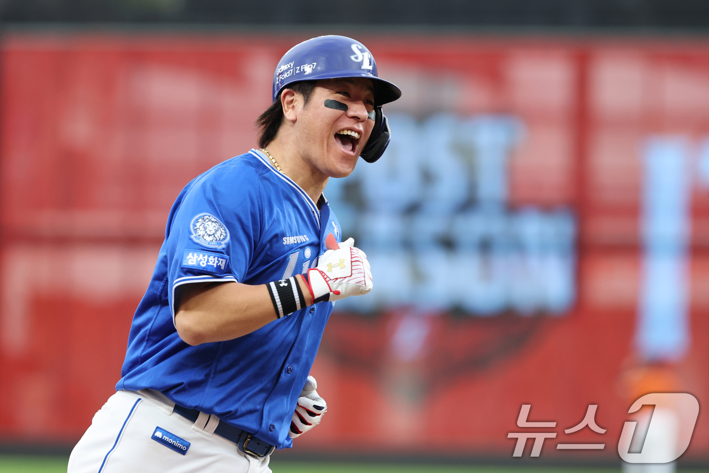 (대전=뉴스1) 김기태 기자 = 19일 대전 한화생명볼파크에서 열린 프로야구 2025 신한 SOL뱅크 KBO 플레이오프 2차전 삼성 라이온즈와 한화 이글스의 경기에서 9회초 2사 …