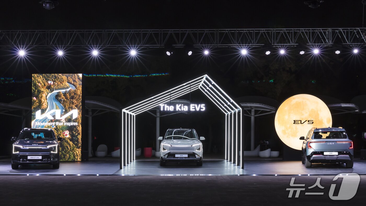 본문 이미지 - 한강 빛섬축제 EV5 전시 공간의 모습.&#40;기아 제공&#41; 