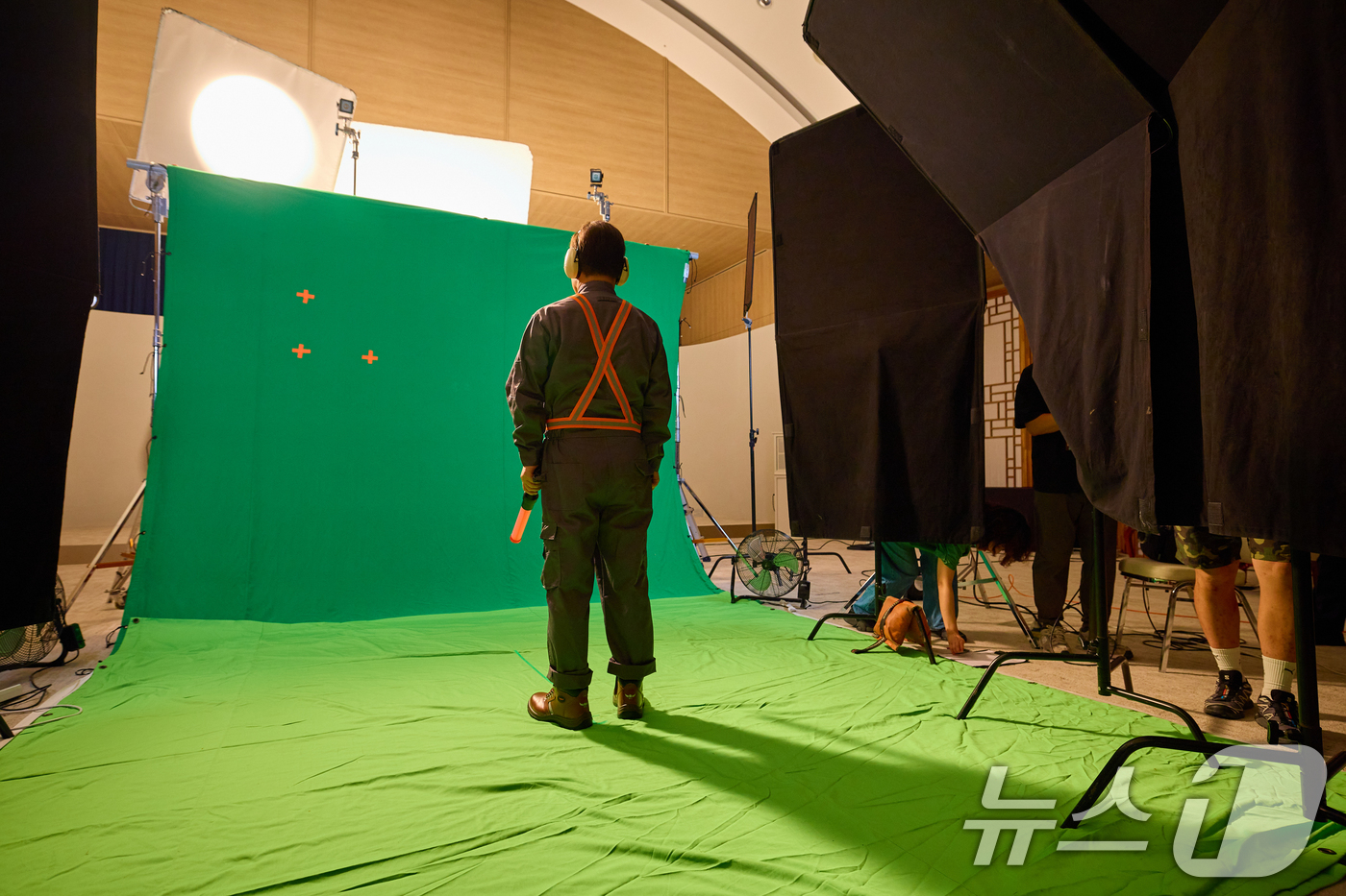 (서울=뉴스1) 허경 기자 = 대통령실은 이재명 대통령이 경주에서 열릴 2025 아시아태평양경제협력체(APEC) 정상회의 홍보영상 촬영 현장을 2일 SNS에 공개했다.(이재명 대통 …