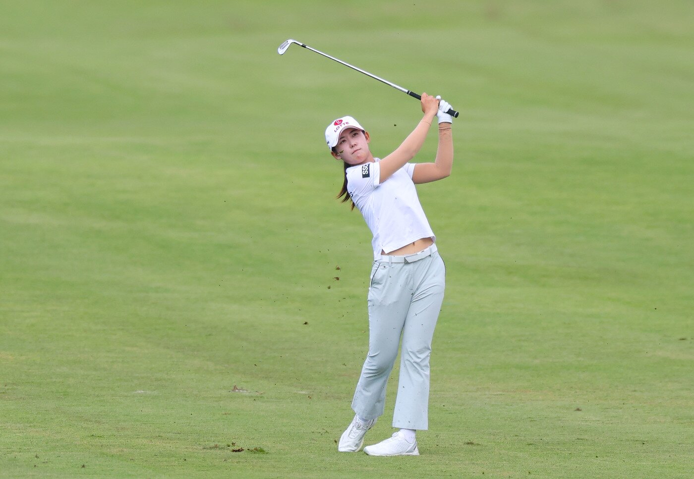 본문 이미지 - 황유민이 1일&#40;현지시간&#41; 하와이 오하우섬 에바비치에 위치한 호아칼레이CC에서 열린 &#39;2025 롯데 챔피언십&#39; 1라운드 17번 홀에서 아이언샷을 하고 있다. &#40;대홍기획 제공. 재판매 및 DB 금지&#41; 2025.10.2/뉴스1