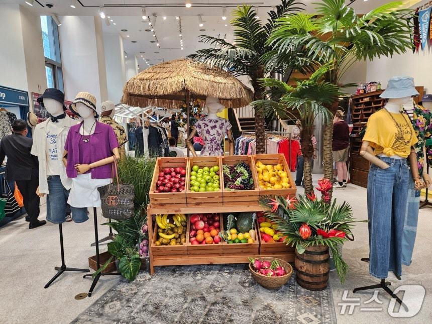 본문 이미지 - 서울 명동 소재 헤지스 플래그십 스페이스H 내부 모습.ⓒ 뉴스1/김진희 기자.