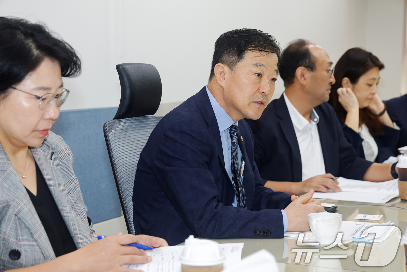 (서울=뉴스1) = 이형훈 보건복지부 2차관이 2일 정부세종청사에서 열린 '지역·필수·공공의료 강화 협의체' 1차 회의에 참석해 발언하고 있다. (보건복지부 제공. 재판매 및 DB …