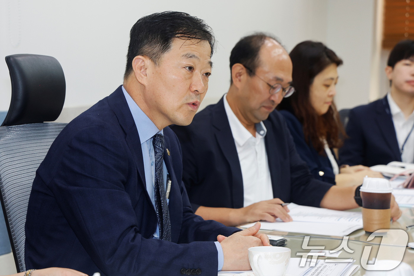 (서울=뉴스1) = 이형훈 보건복지부 2차관이 2일 정부세종청사에서 열린 '지역·필수·공공의료 강화 협의체' 1차 회의에 참석해 발언하고 있다. (보건복지부 제공. 재판매 및 DB …