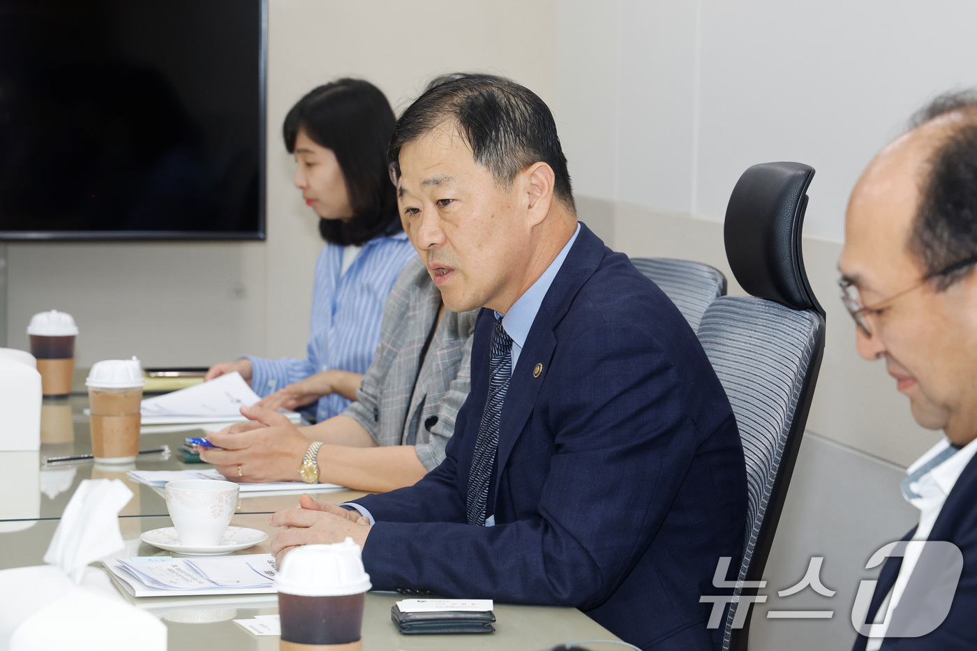 (서울=뉴스1) = 이형훈 보건복지부 2차관이 2일 정부세종청사에서 열린 '지역·필수·공공의료 강화 협의체' 1차 회의에 참석해 발언하고 있다. (보건복지부 제공. 재판매 및 DB …