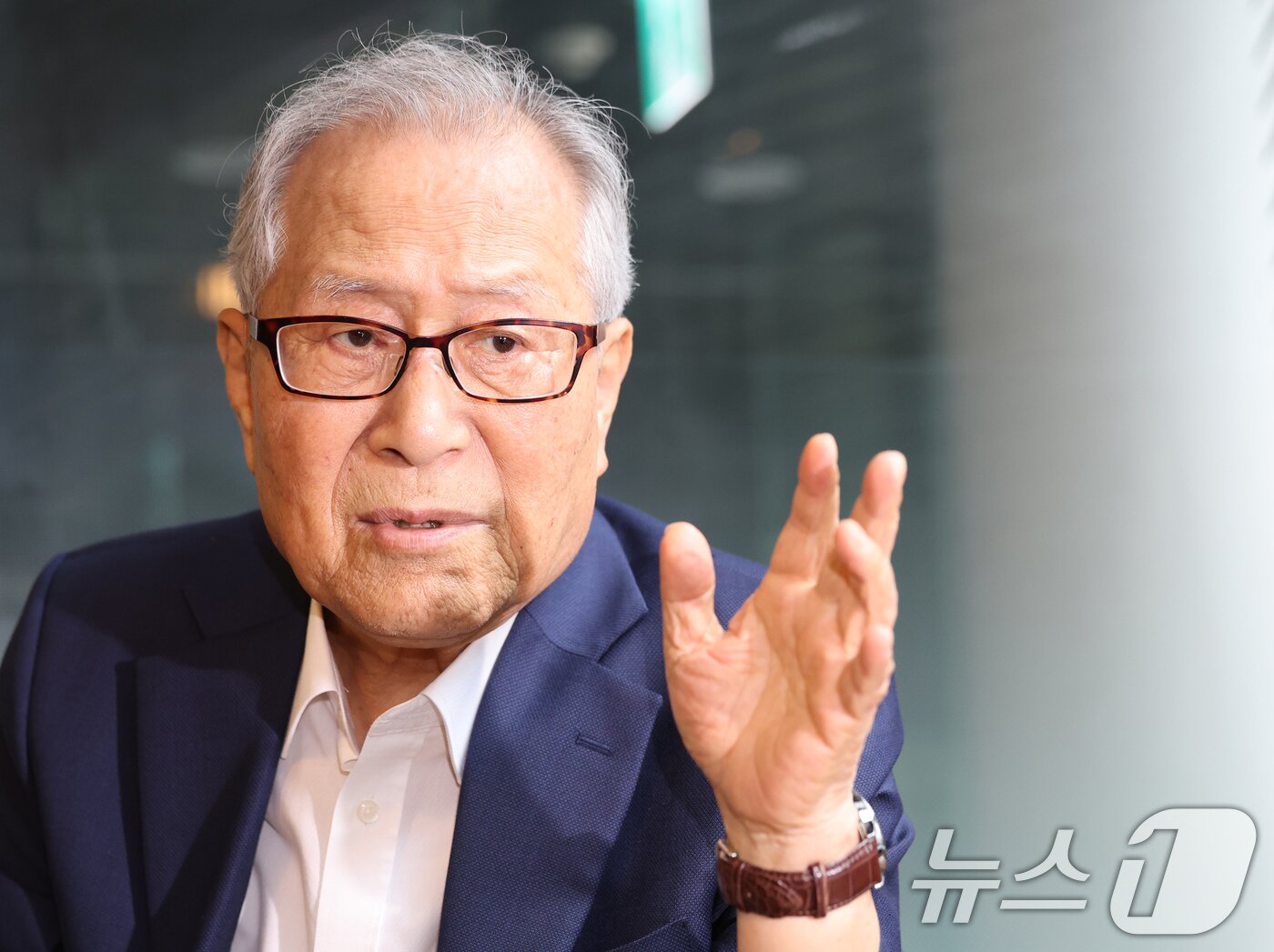 본문 이미지 - 정세현 전 통일부 장관이 2일 서울 강남구 한 카페에서 뉴스1과 인터뷰를 하고 있다. 2025.10.2/뉴스1 ⓒ News1 이호윤 기자