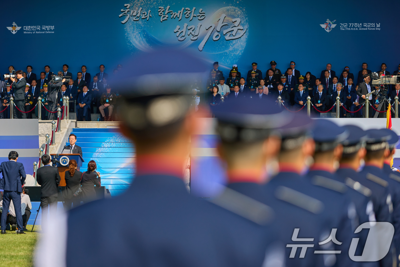 (서울=뉴스1) 허경 기자 = 이재명 대통령이 지난 1일 충남 계룡대에서 열린 건군 77주년 국군의 날 기념식에서 기념사를 하고 있다. (이재명 대통령 SNS. 재판매 및 DB 금 …