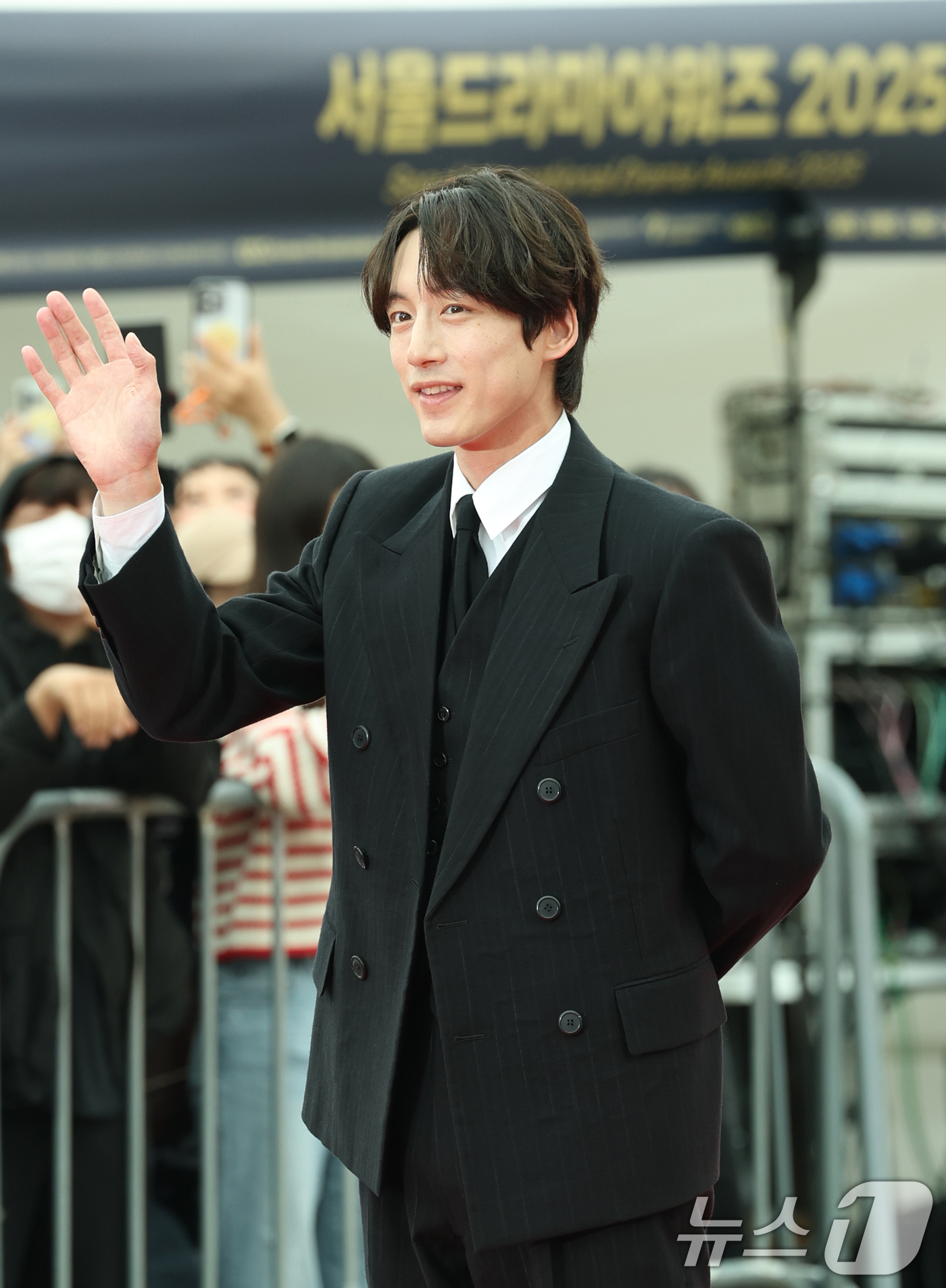 (서울=뉴스1) 권현진 기자 = 배우 사카구치 켄타로가 2일 오후 서울 여의도 KBS 홀에서 열린 제20회 서울드라마어워즈 레드카펫 행사에 참석해 포즈를 취하고 있다. 2025.1 …