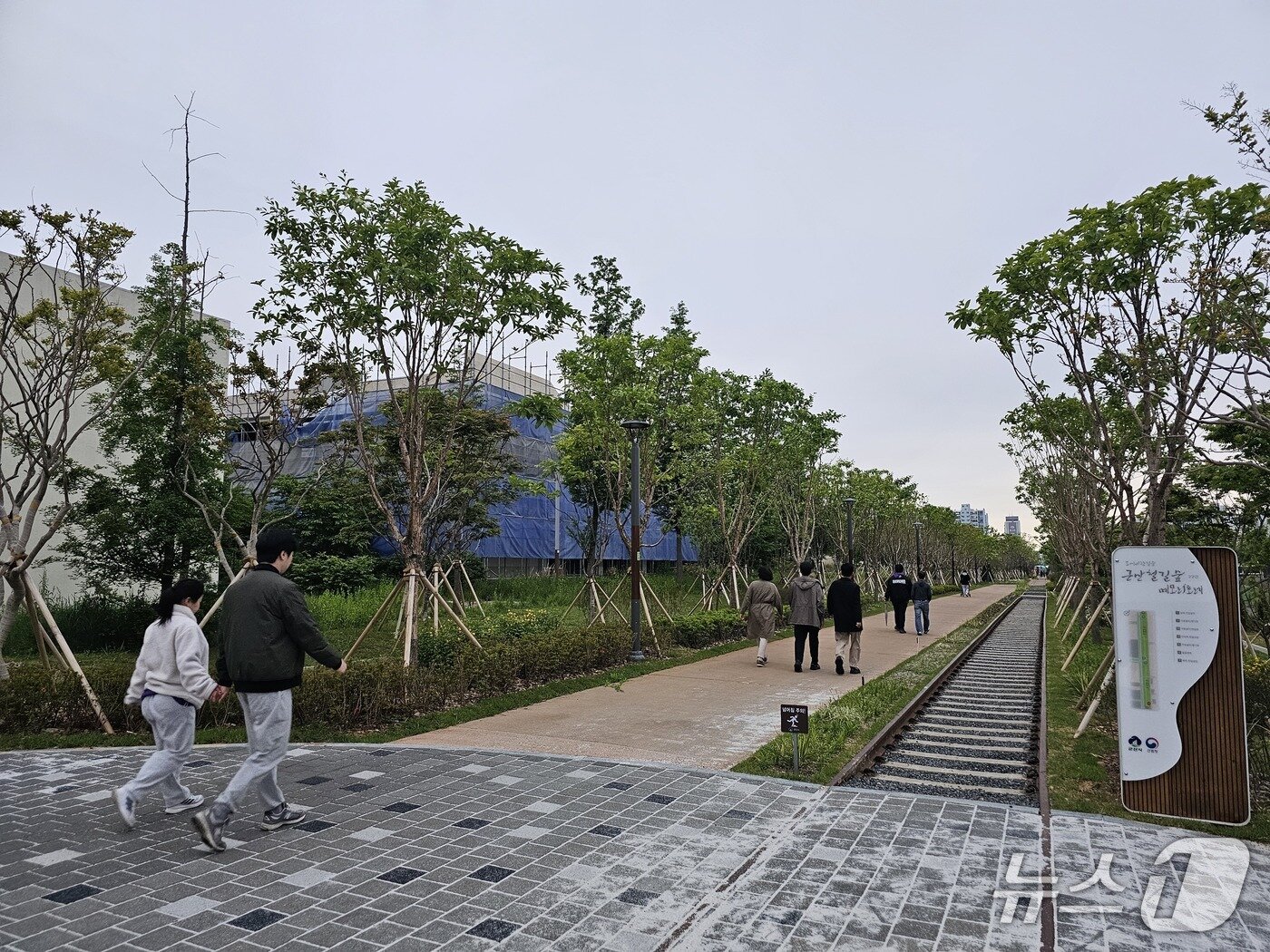 본문 이미지 - 군산선 폐철도 유휴부지를 활용해 조성한 군산철길숲.&#40;군산시 제공. 재판매 및 DB금지&#41;