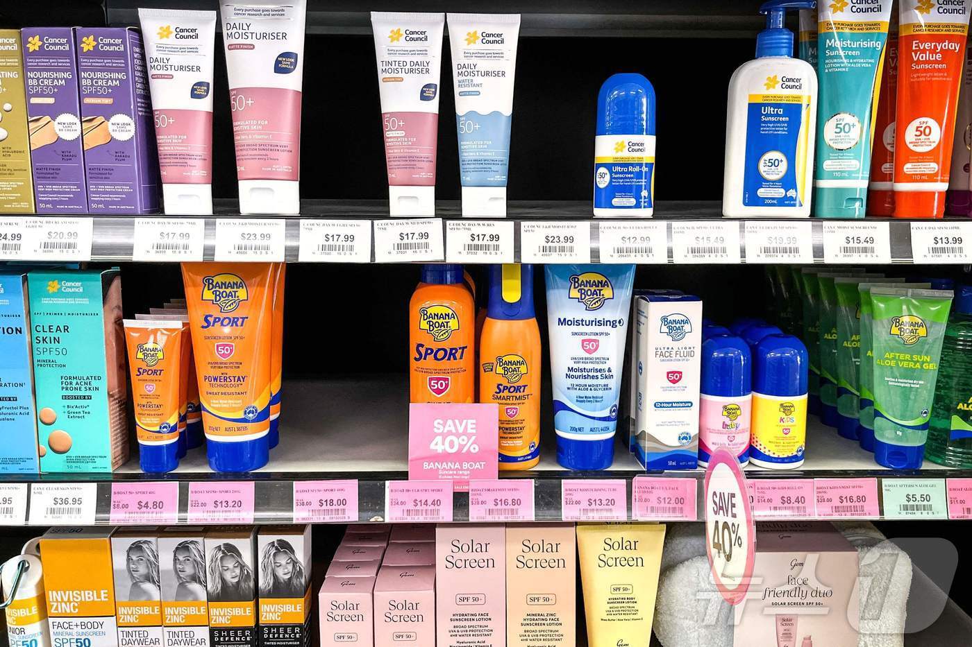 본문 이미지 - 매장에 진열된 자외선 차단제 ⓒ AFP=뉴스1