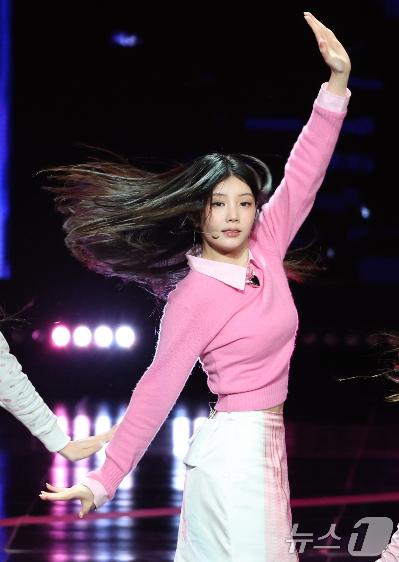 (서울=뉴스1) 권현진 기자 = 가수 아일릿 원희가 2일 오후 서울 여의도 KBS 홀에서 열린 제20회 서울드라마어워즈에 참석해 축하공연을 선보이고 있다. 2025.10.2/뉴스1 …