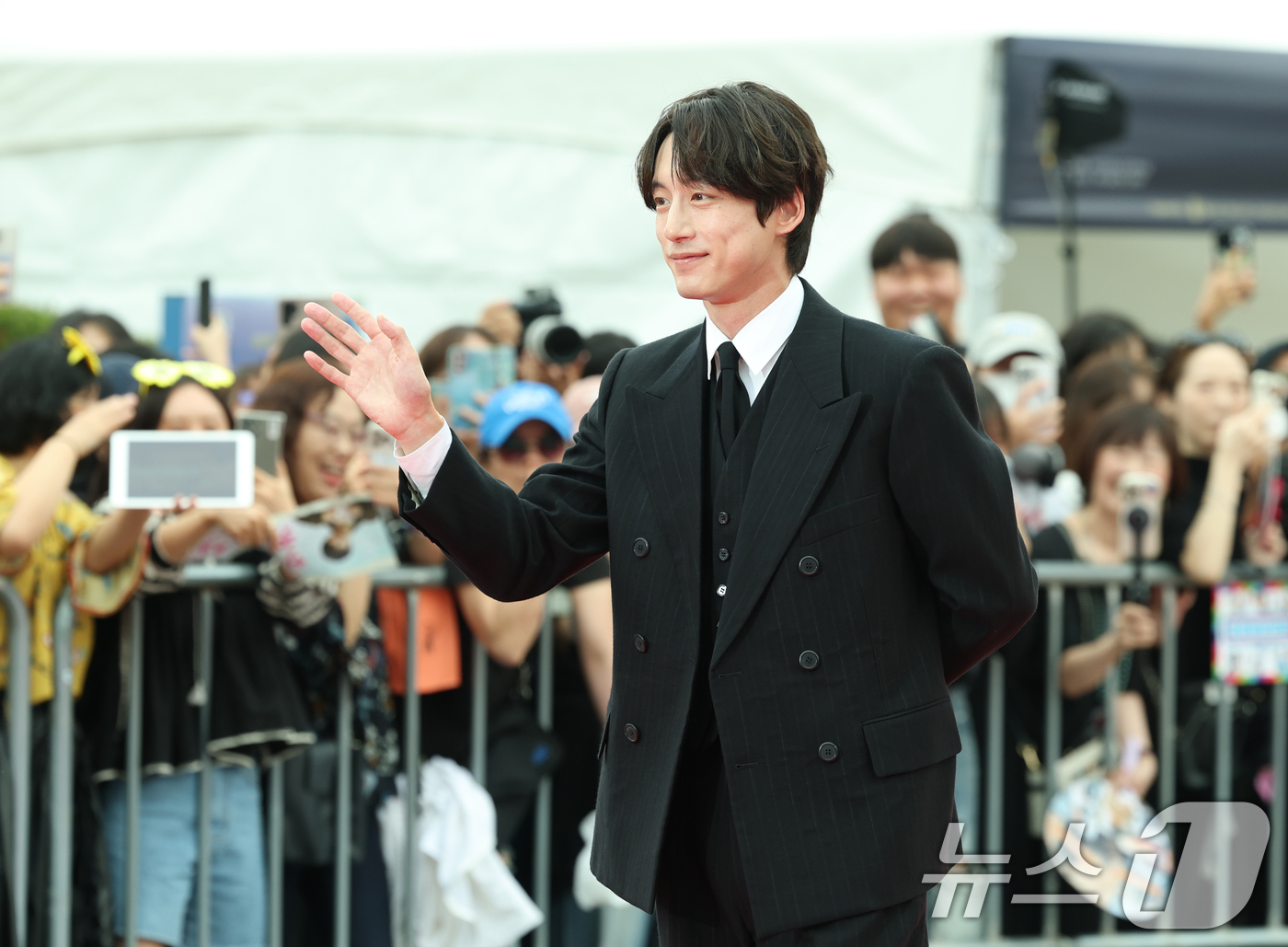 (서울=뉴스1) 권현진 기자 = 사카구치 켄타로가 2일 오후 서울 여의도 KBS 홀에서 열린 제20회 서울드라마어워즈에 참석해 레드카펫을 밟고 있다. 2025.10.2/뉴스1