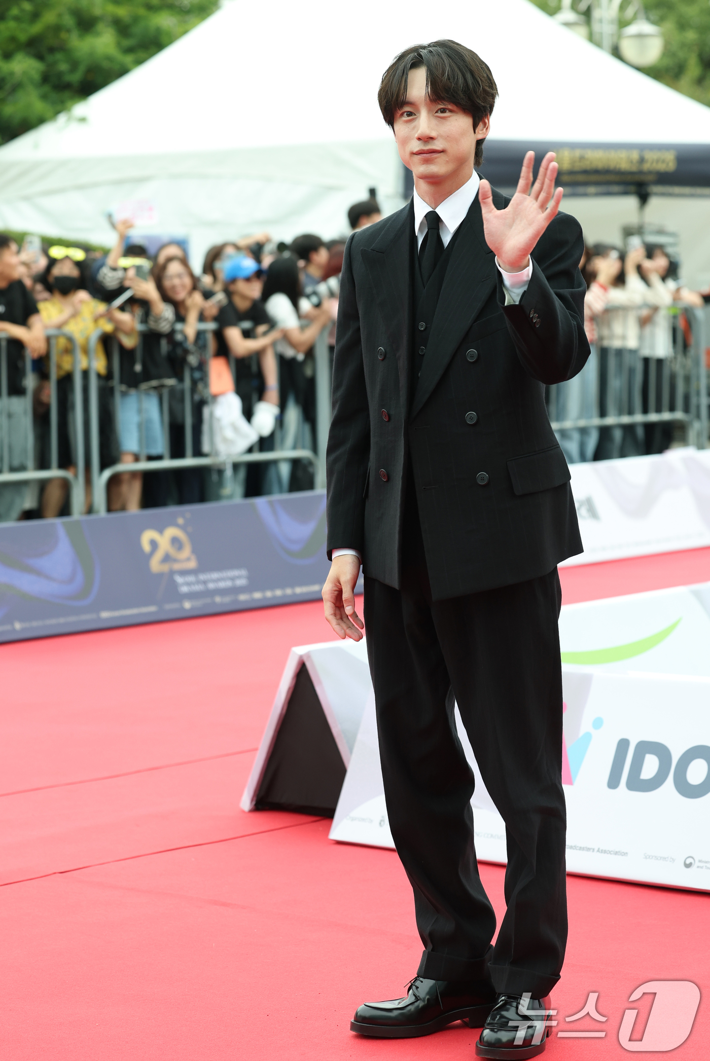 (서울=뉴스1) 권현진 기자 = 사카구치 켄타로가 2일 오후 서울 여의도 KBS 홀에서 열린 제20회 서울드라마어워즈에 참석해 레드카펫을 밟고 있다. 2025.10.2/뉴스1