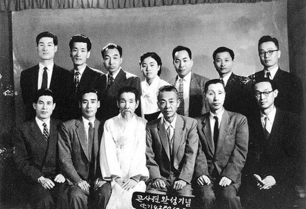 '우리말 큰사전' 30년 만에 완간 [김정한의 역사&오늘]