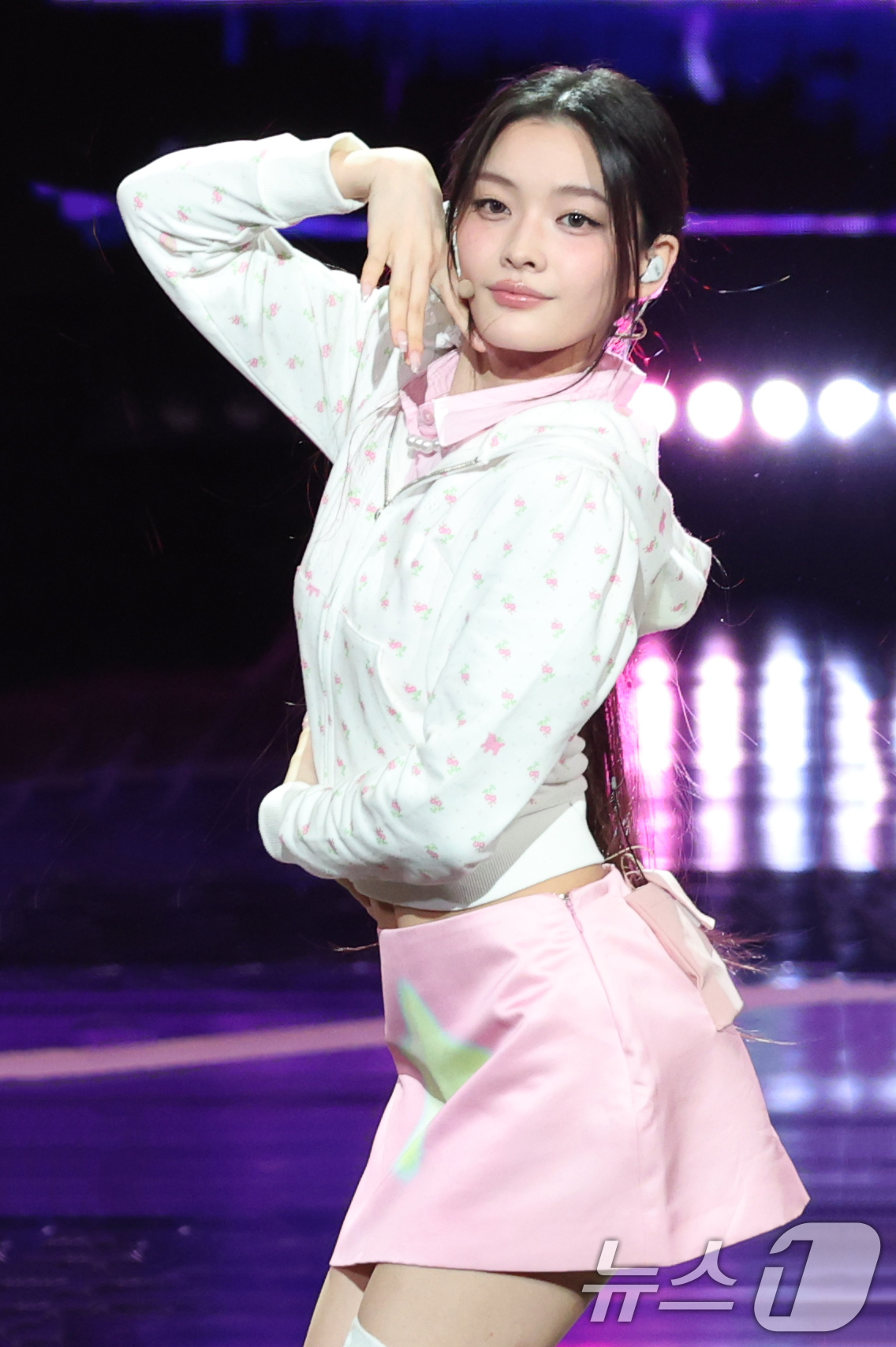 (서울=뉴스1) 권현진 기자 = 그룹 아일릿 이로하가 2일 오후 서울 여의도 KBS 홀에서 열린 제20회 서울드라마어워즈에 참석해 화려한 축하공연을 선보이고 있다. 2025.10. …