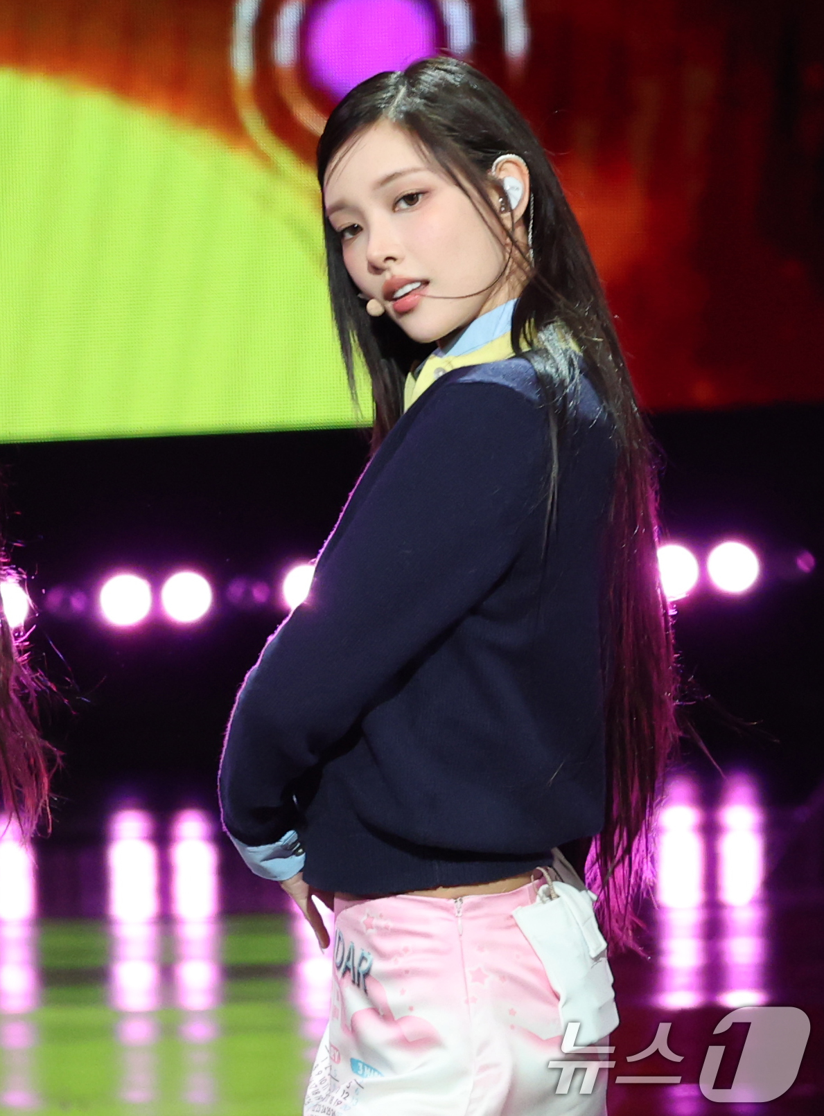 (서울=뉴스1) 권현진 기자 = 그룹 아일릿 윤아가 2일 오후 서울 여의도 KBS 홀에서 열린 제20회 서울드라마어워즈에 참석해 화려한 축하공연을 선보이고 있다. 2025.10.2 …