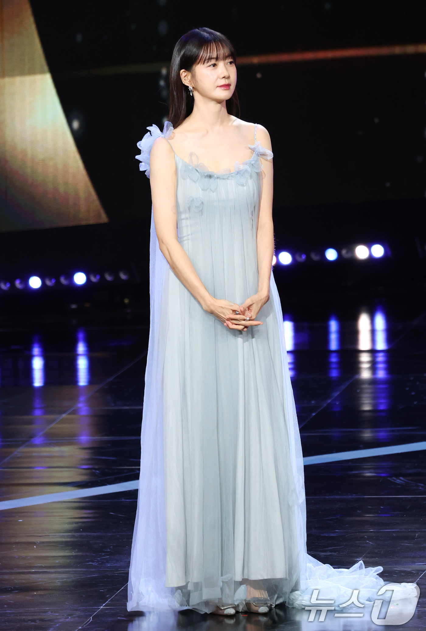 (서울=뉴스1) 권현진 기자 = 배우 이요원이 2일 오후 서울 여의도 KBS 홀에서 열린 제20회 서울드라마어워즈에 시상자로 참석해 매력을 발산하고 있다. 2025.10.2/뉴스1 …