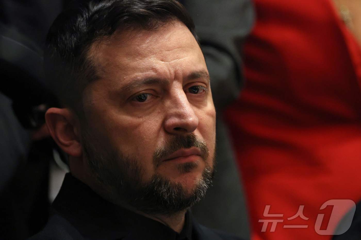 (워싱턴DC AFP=뉴스1) 윤다정 기자 = 볼로디미르 젤렌스키 우크라이나 대통령이 17일(현지시간) 워싱턴DC 백악관 내각회의실에서 도널드 트럼프 미국 대통령과 회담하고 있다. …