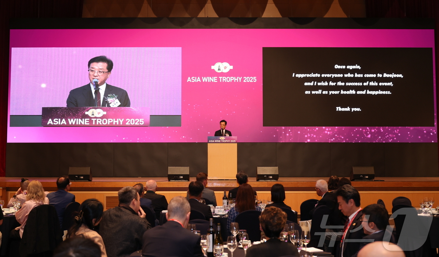 (대전=뉴스1) 이동원 기자 = 조원휘 대전시의회 의장은 지난 19일 대전컨벤션센터(DCC)에서 개최된 2025 대전 국제와인엑스포 환영 만찬에 참석해 대전국제와인엑스포 2025의 …