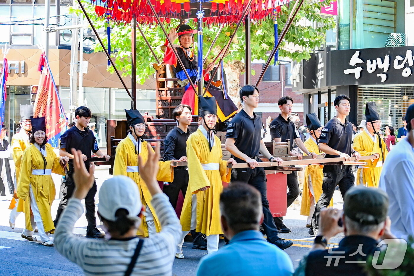 본문 이미지 - 진주 개천예술제 가장행렬(진주시 제공. 재판매 및 DB금지).
