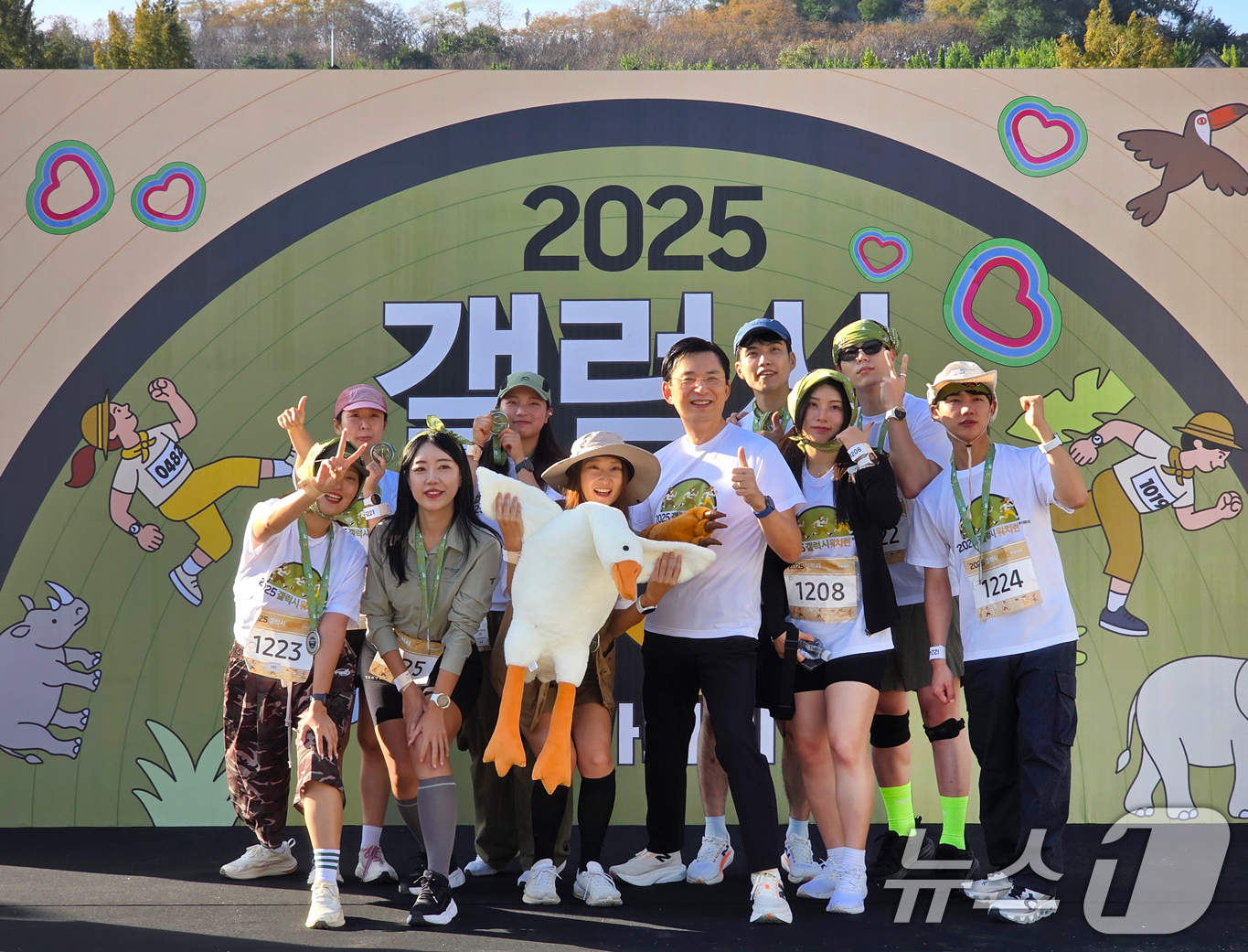 (서울=뉴스1) = 삼성전자가 지난 19일 에버랜드에서 진행한 '갤럭시 워치런 @사파리'를 성공적으로 마무리했다고 20일 밝혔다.지난 19일 경기 용인시 에버랜드에서 진행된 '갤럭 …