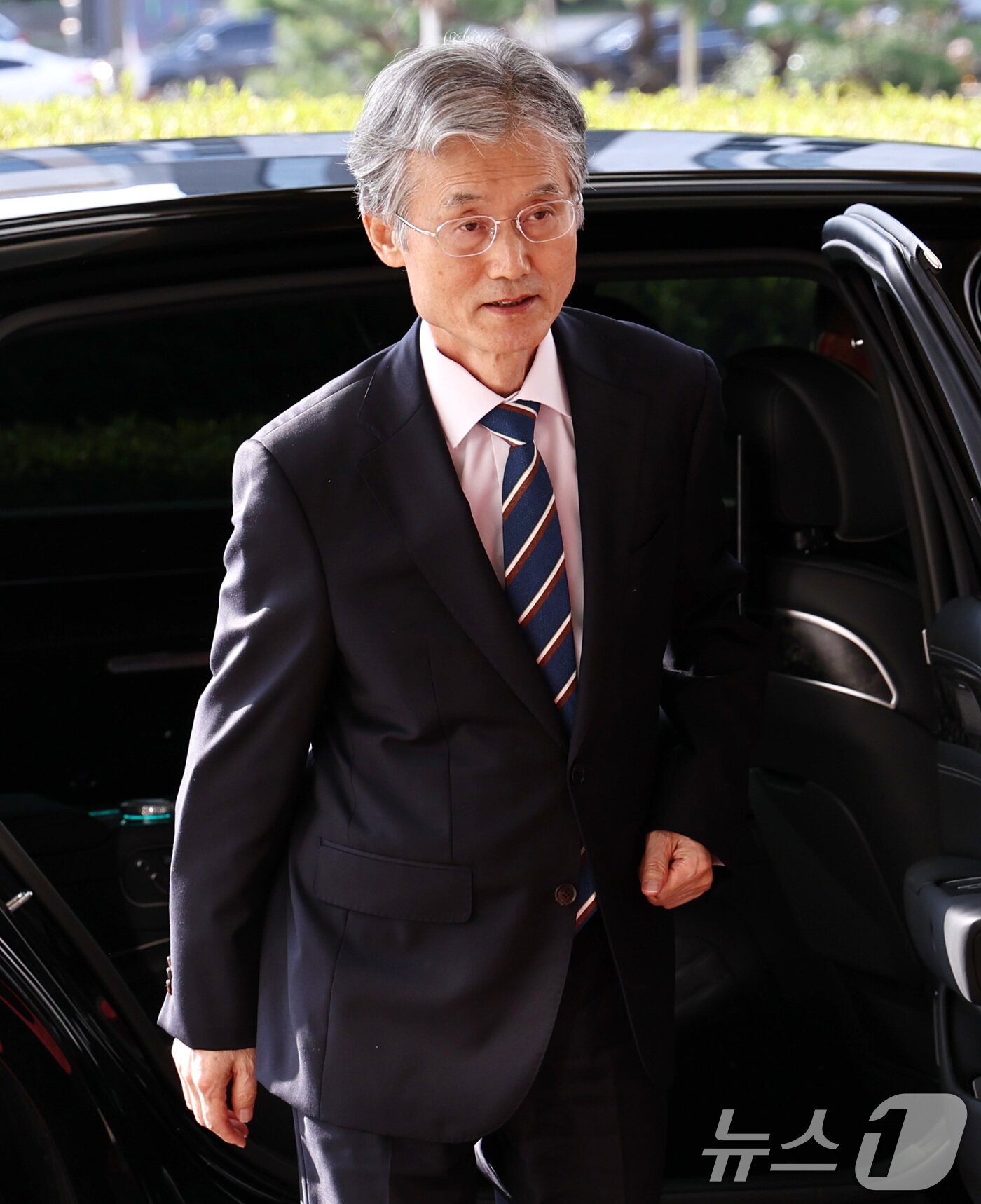 본문 이미지 - 조희대 대법원장이 20일 오전 서울 서초구 대법원으로 출근하고 있다. 2025.10.20/뉴스1 ⓒ News1 구윤성 기자