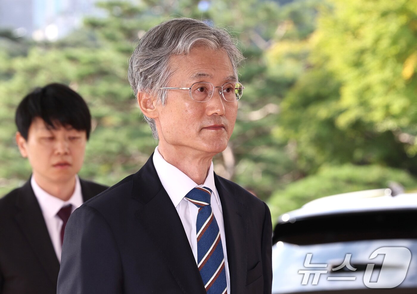 본문 이미지 - 조희대 대법원장이 20일 오전 서울 서초구 대법원으로 출근하고 있다. 2025.10.20/뉴스1 ⓒ News1 구윤성 기자