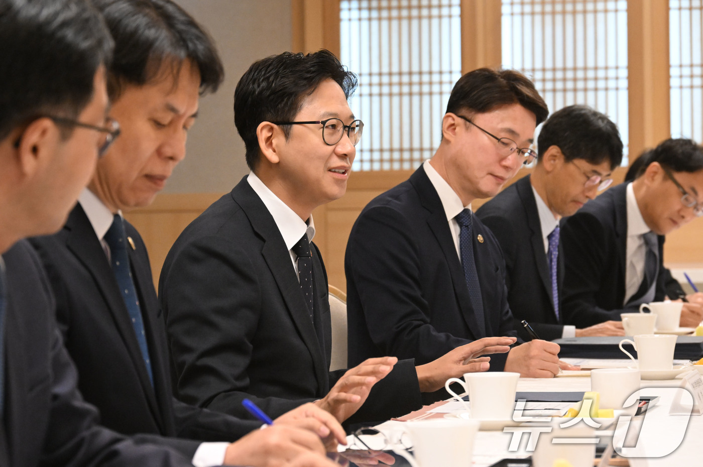 (서울=뉴스1) = 배경훈 과학기술부총리 겸 과학기술정보통신부 장관이 20일 서울 종로구 정부서울청사에서 열린 국정운영을 위한 부총리 간 간담회에서 발언을 하고 있다. (기획재정부 …