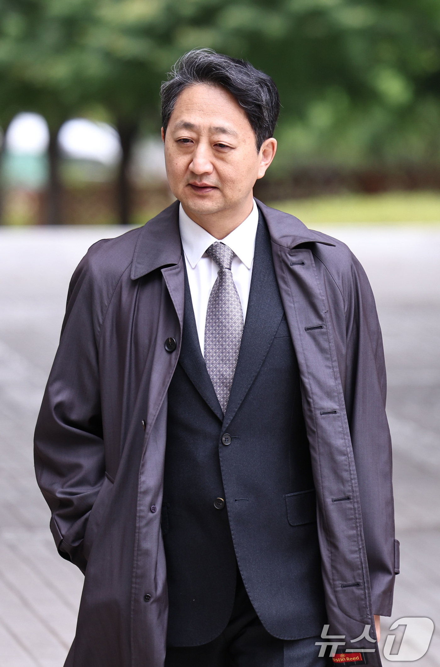(서울=뉴스1) 구윤성 기자 = 안덕근 전 산업통상자원부 장관이 20일 오전 서울 서초구 서울중앙지방법원에서 열린 윤석열 전 대통령의 내란 우두머리 방조 및 위증 등 혐의 관련 공 …