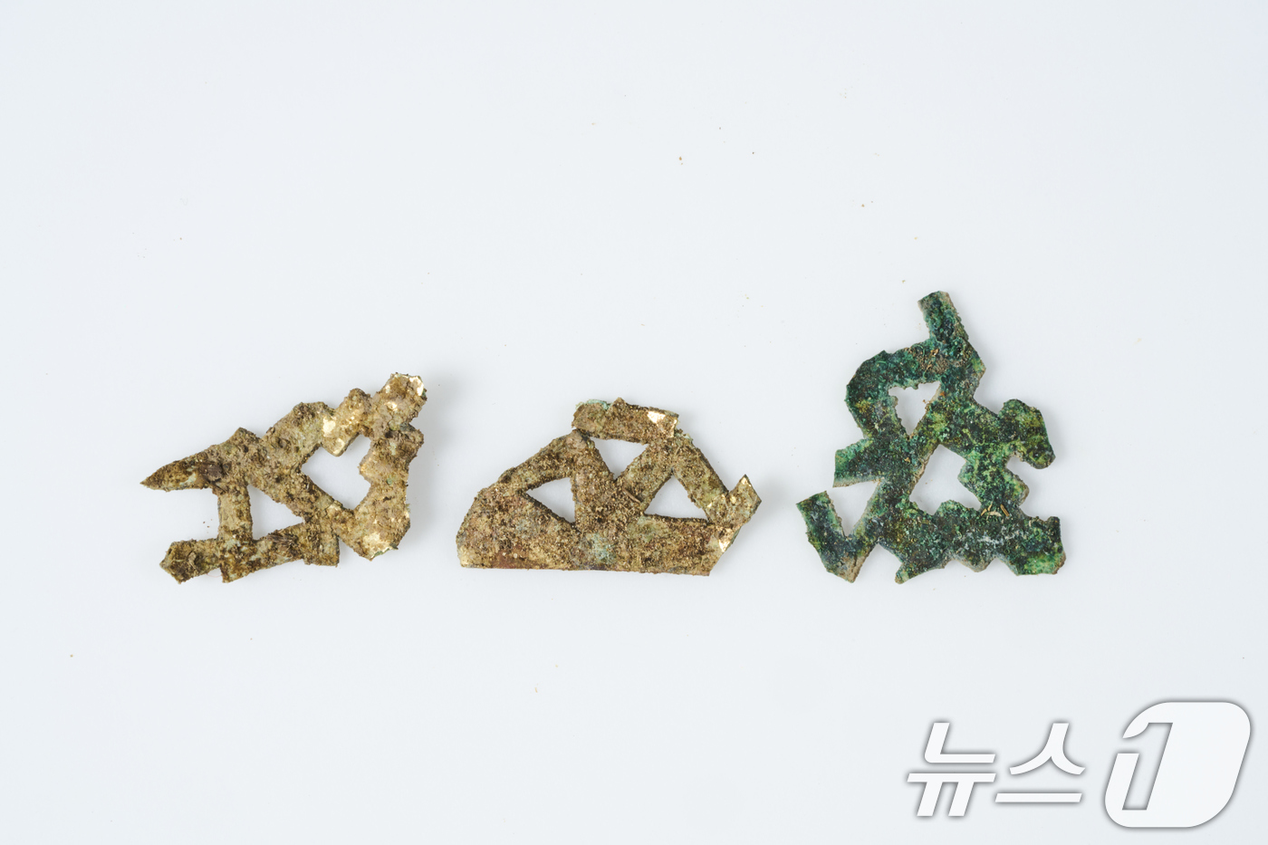 (서울=뉴스1) = 국가유산청은 경북 경주시 황남동 120호 무덤 일대를 조사하는 과정에서 4-5세기경 조성된 것으로 추정되는 무덤을 발견했다고 20일 밝혔다.사진은 경주 황남동 …