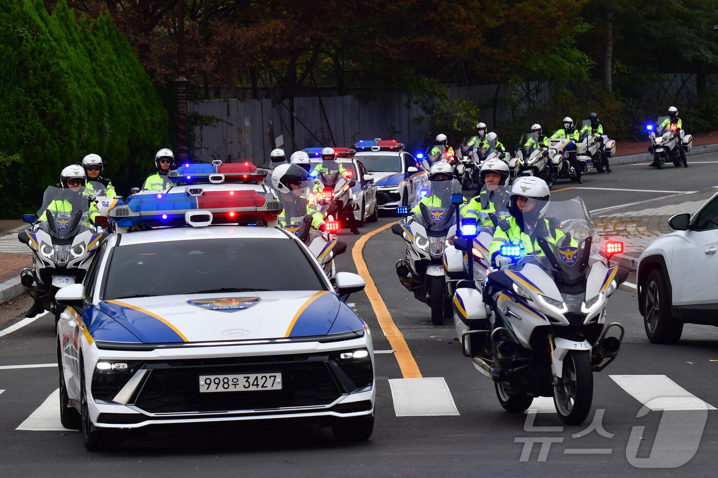 본문 이미지 - APEC 정상회의를 열흘 앞둔 20일 경찰이 정상회의장인 경주 화백컨벤션센터 일대에서 각국 정상들에 대한 경호 훈련을 실시했다. 2025.10.20/뉴스1 ⓒ News1 최창호 기자