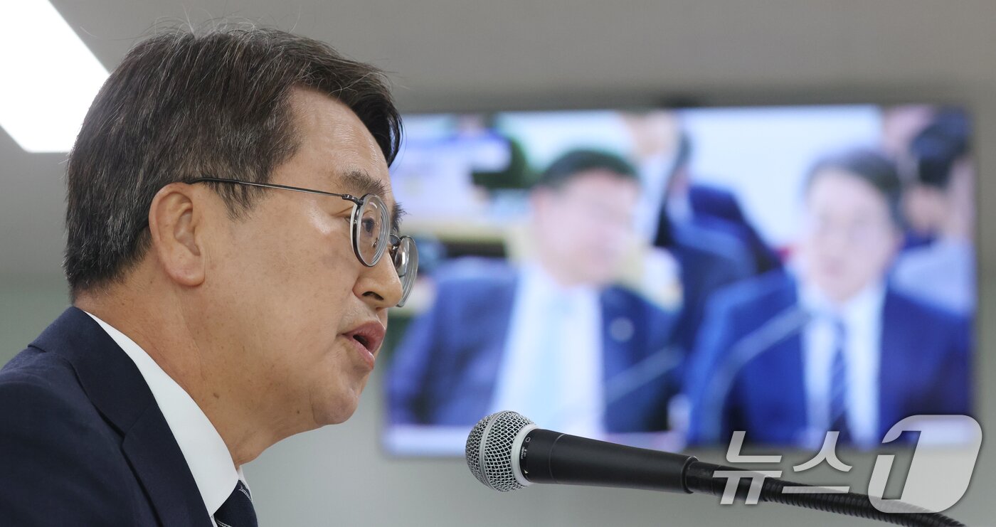 본문 이미지 - 김동연 경기도지사가 20일 경기 수원시 영통구 경기도청에서 열린 국회 국토교통위원회의 경기도에 대한 국정감사에서 의원 질의에 답하고 있다. 2025.10.20/뉴스1 ⓒ News1 김영운 기자