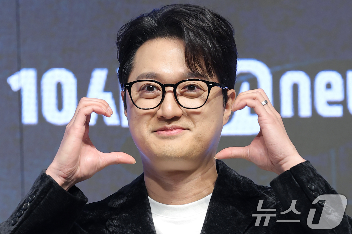 (서울=뉴스1) 권현진 기자 = 가수 이장원이 20일 오전 서울 강남구 엘리에나호텔에서 열린 Mnet '스틸하트클럽' 제작발표회에 참석해 포즈를 취하고 있다.‘스틸하트클럽'은 기타 …