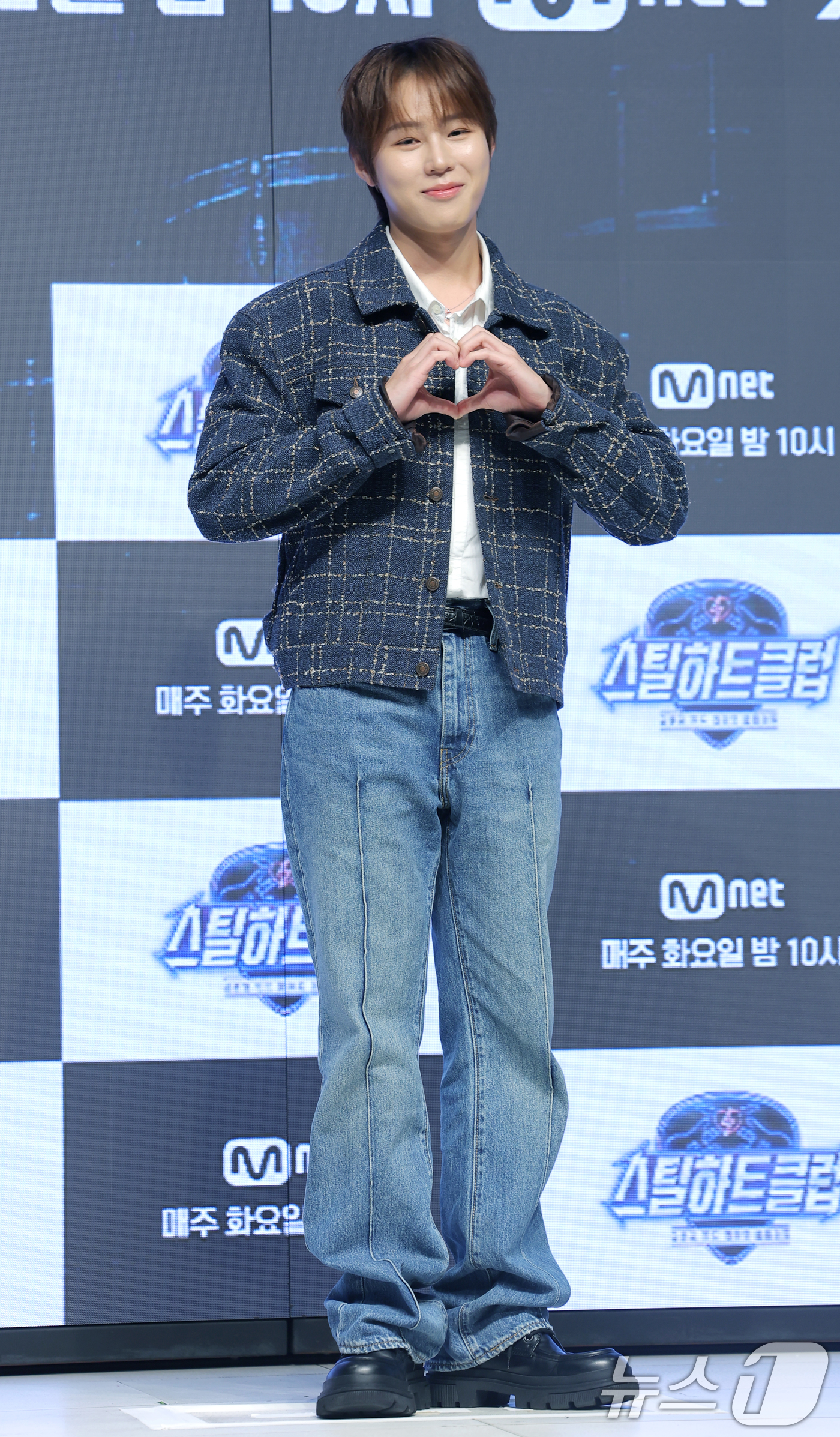 (서울=뉴스1) 권현진 기자 = 가수 하성운이 20일 오전 서울 강남구 엘리에나호텔에서 열린 Mnet '스틸하트클럽' 제작발표회에 참석해 포즈를 취하고 있다.‘스틸하트클럽'은 기타 …