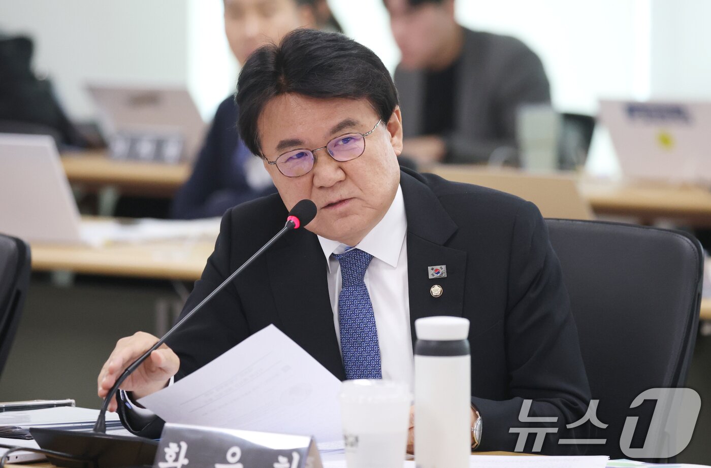 본문 이미지 - 황운하 조국혁신당 의원이 20일 경기 수원시 영통구 경기도청에서 열린 국회 국토교통위원회의 경기도에 대한 국정감사에서 질의를 하고 있다. 2025.10.20/뉴스1 ⓒ News1 김영운 기자