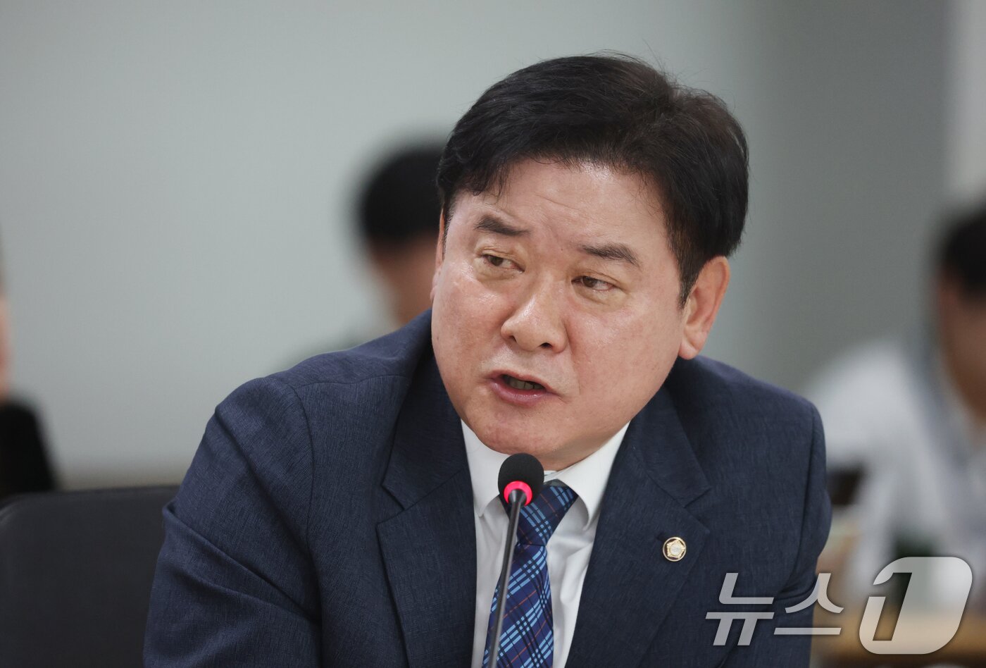 본문 이미지 - 윤종군 더불어민주당 의원. 2025.10.20/뉴스1 ⓒ News1 김영운 기자