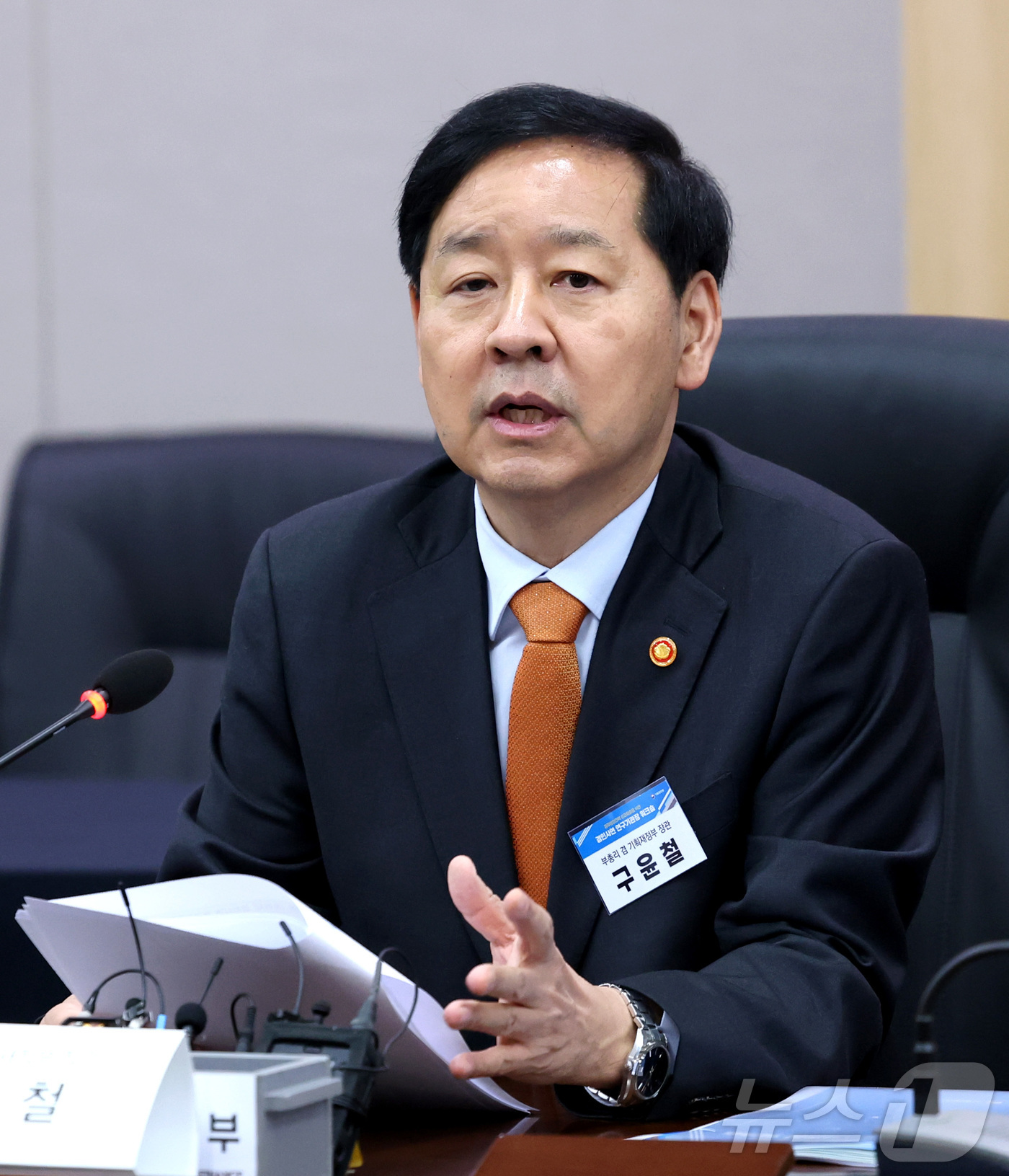 (세종=뉴스1) 김기남 기자 = 구윤철 경제부총리 겸 기획재정부 장관이 20일 세종시 국책연구단지에서 정부출연연구기관 원장들과 경제성장전략 성과창출을 위한 워크숍에 참석하여 발언하 …