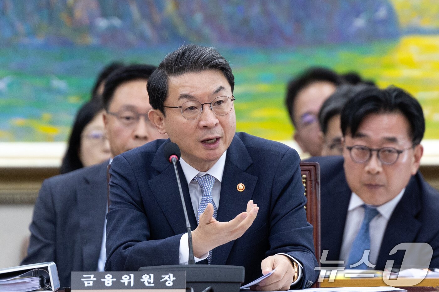 본문 이미지 - 이억원 금융위원장이 20일 서울 여의도 국회에서 열린 정무위원회 금융위원회 등에 대한 국정감사에 출석해 의원 질의에 답변하고 있다. 2025.10.20/뉴스1 ⓒ News1 이승배 기자
