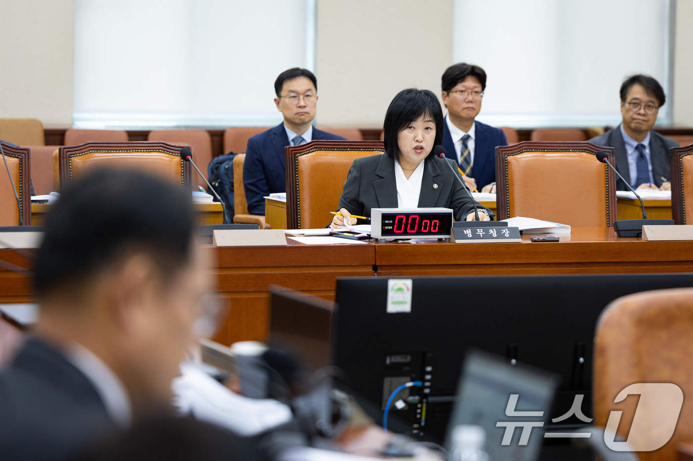 (서울=뉴스1) 유승관 기자 = 홍소영 병무청장이 20일 서울 여의도 국회에서 열린 국방위원회의 병무청 등에 대한 국정감사에서 의원 질의에 답하고 있다. 2025.10.20/뉴스1 …