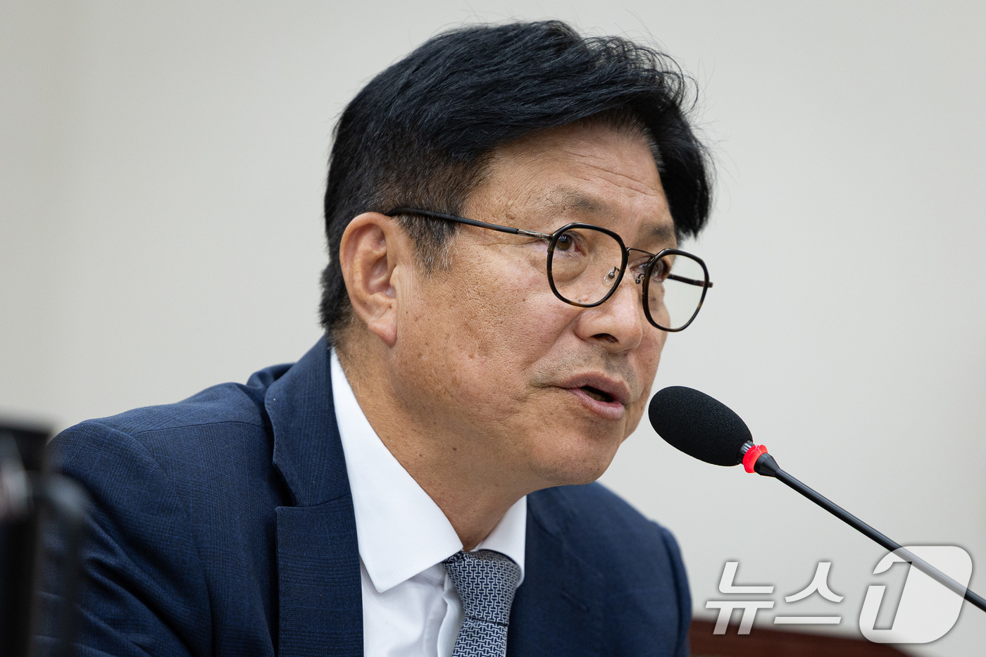 (서울=뉴스1) 유승관 기자 = 도성훈 인천시교육감이 20일 서울 여의도 국회에서 열린 교육위원회의 서울교육청 등에 대한 국정감사에서 의원 질의에 답하고 있다. 2025.10.20 …