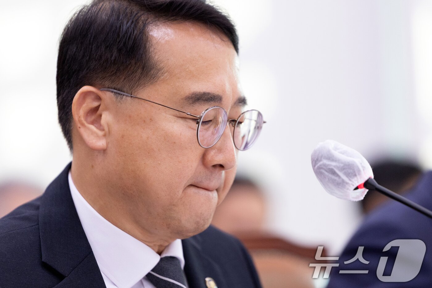 본문 이미지 - 김인호 산림청장이 20일 서울 여의도 국회에서 열린 농림축산식품해양수산위원회 산림청 등에 대한 국정감사에 출석해 의원 질의를 듣고 있다. 2025.10.20/뉴스1 ⓒ News1 이승배 기자