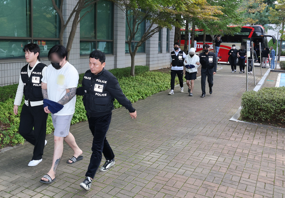 검찰, 캄보디아 보이스피싱 범죄조직원 12명 기소